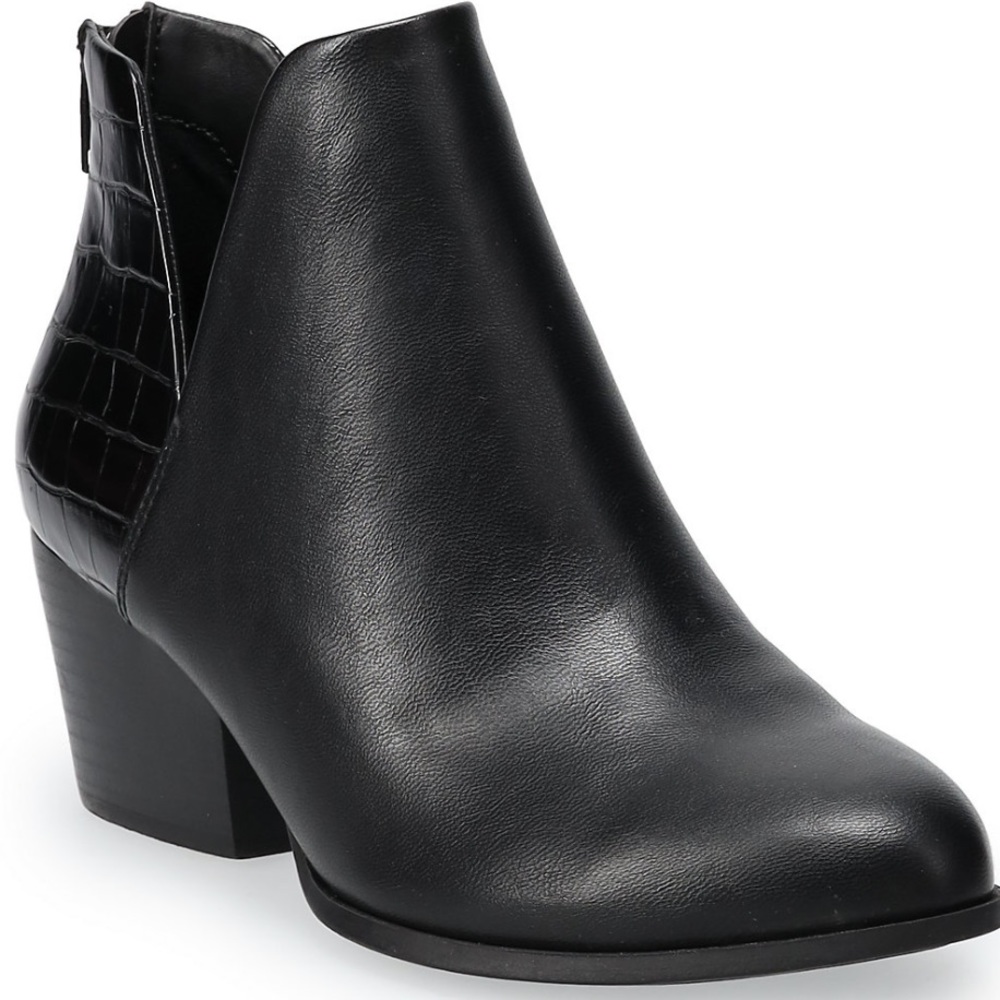 New in Box: Black Women Booties Size 9